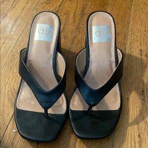 DV by Dolce Vita Black Sandals with Minimalist Design